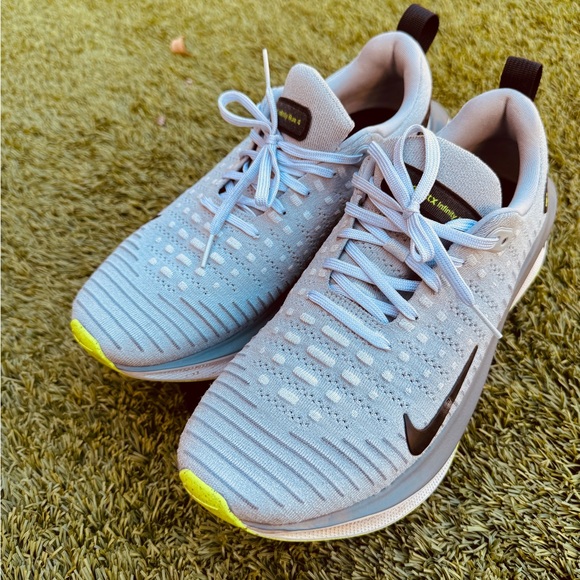 Nike React Infinity Run 4 Running Shoes – Men’s US 9.5 – Light Grey - Picture 2 of 7